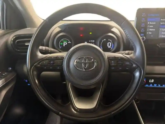 Toyota Yaris 116h design 5p mc24 — photo 15