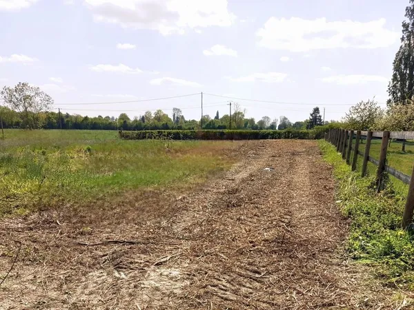 Terrain constructible et viabilisé 17 000 m2