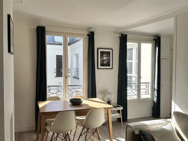 40m2 dernier étage avec ascenseur boulevard Beaumarchais - quartier place des Vosges - vue dégagée