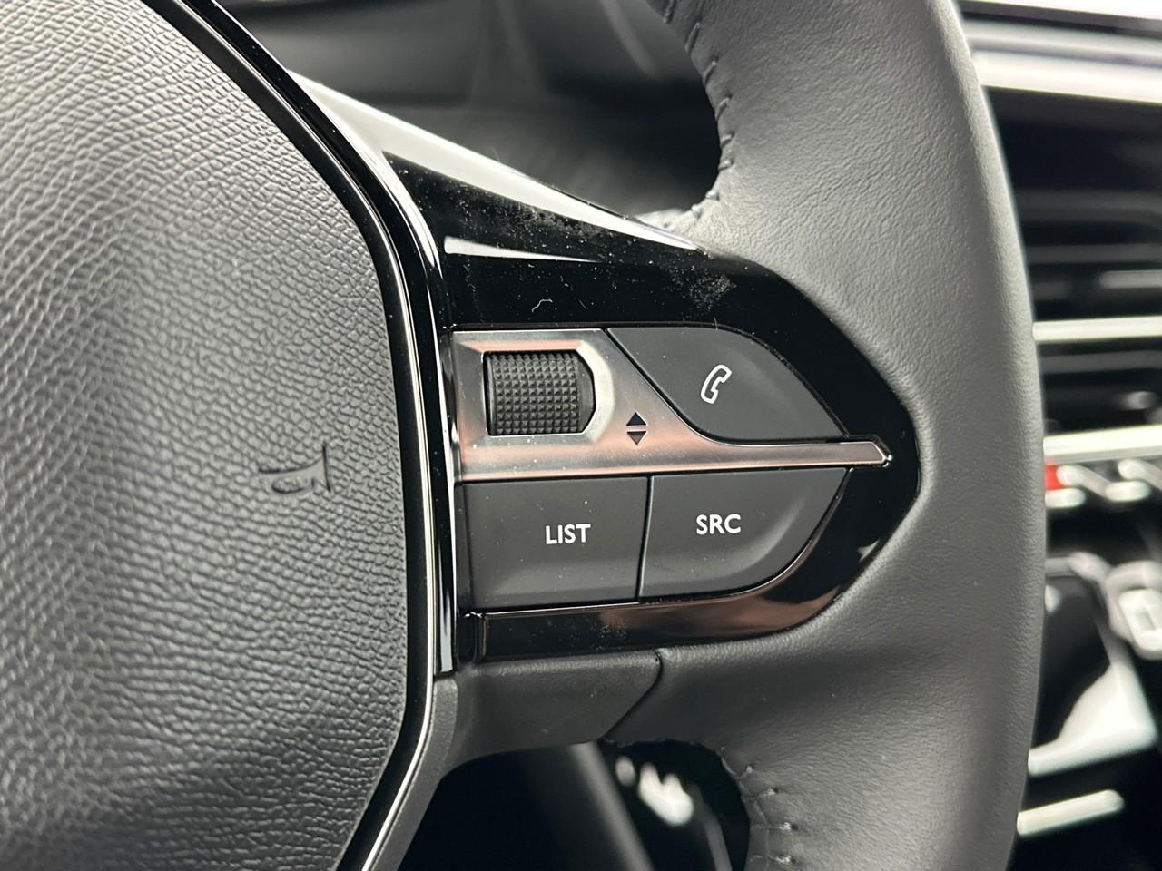 Peugeot 2008 100 s&s bvm6 allure — photo 19