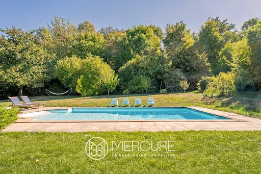 Maison 10 pièces 270 m²