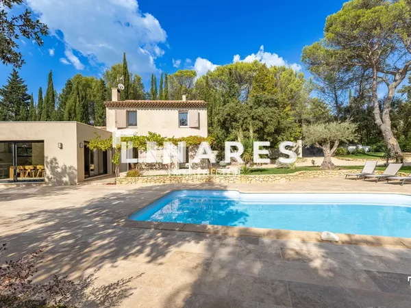 LA CIRELINE - Maison familiale T5 de 180 m² - Terrain de 3600m2 - Piscine et dépendance - 13840 Rogn