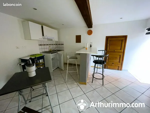 Studio 1 pièce 28 m²