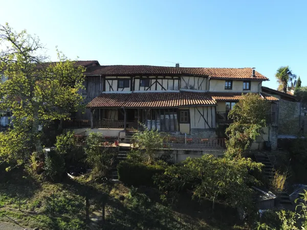 MAISON DE CARACTÈRE AVEC VUE SUR LES VALLONS