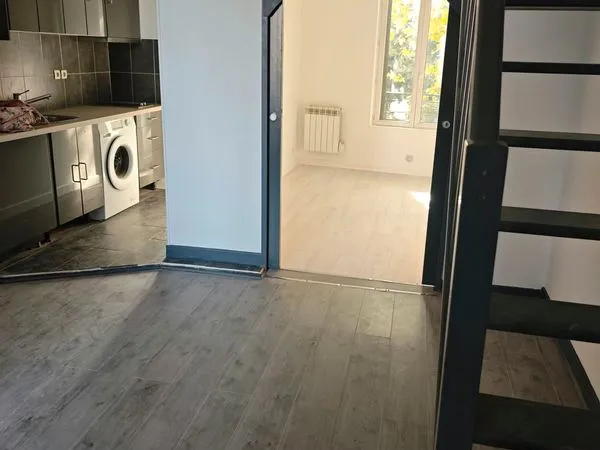 T2 rénové avec mezzanine - Villejuif (Avenue de Paris) - 1050 CC - Disponible immédiatement