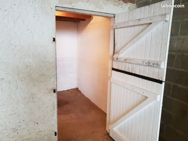 BOX DE STOCKAGE FERMÉ - 8 m² - ACCÈS 7J/7 - SECTEUR RAMBOUILLET / CHEVREUSE