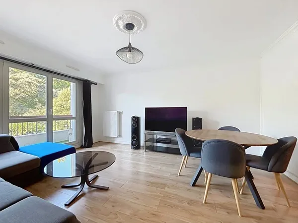 RESIDENCE DE CONCY YERRES- T3 AVEC GRAND BALCON - PARKING - CAVE