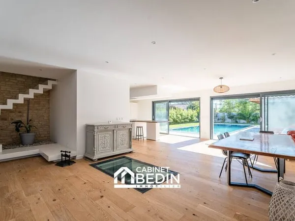 Maison 5 pièces 217 m²