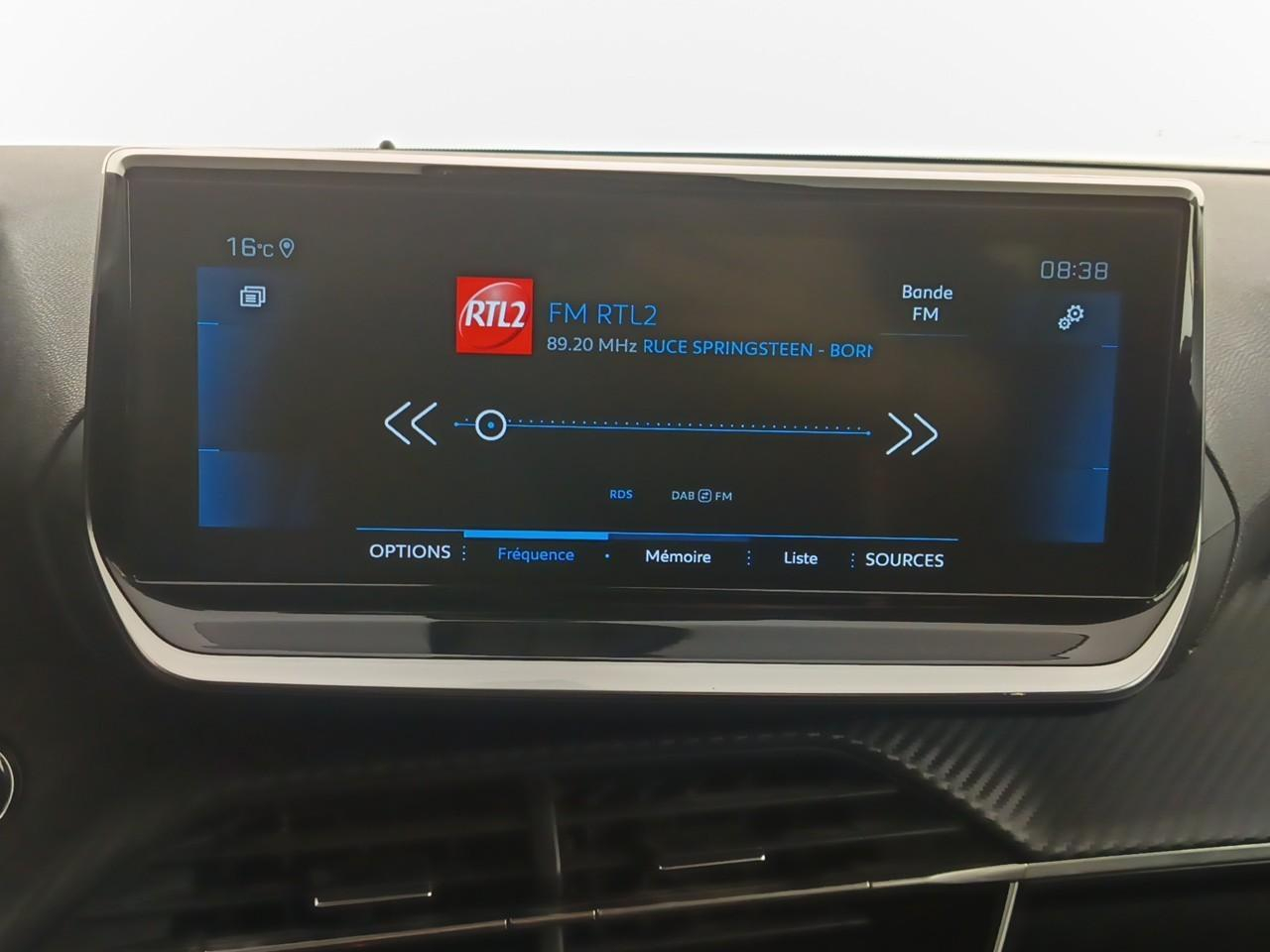 Peugeot 2008 puretech 130 s&s eat8 allure pack — photo 13