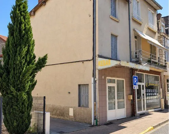 LOCAL COMMERCIAL D'ENVIRON 60 m² - CENTRE-VILLE DE PUY-GUILLAUME