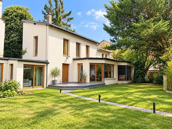 SAINT-MAUR - QUARTIER DES BAGAUDES - MAISON FAMILIALE AU CALME ABSOLU