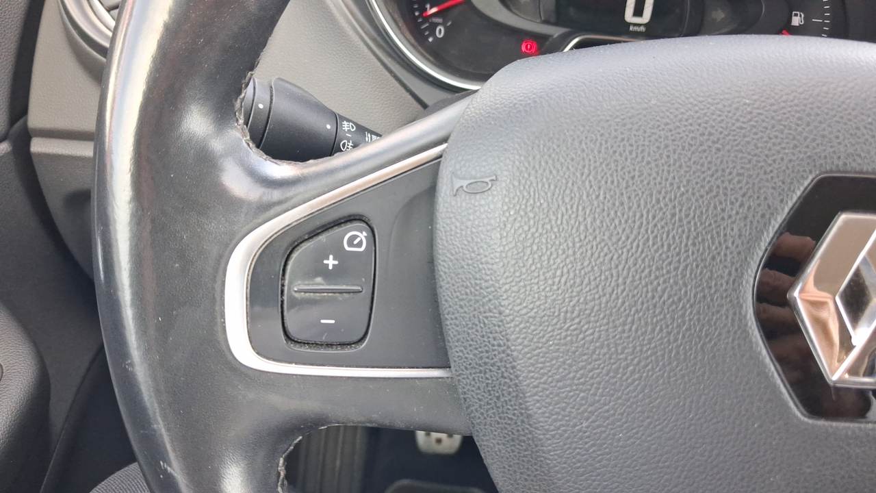 Renault Captur TCe 120 Energy — photo 16