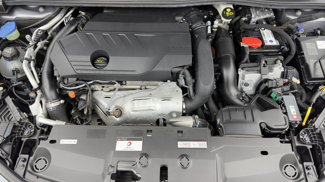 Peugeot 308 SW PHEV 180 e-EAT8 — photo 10