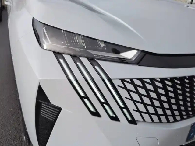 Peugeot 3008 hybrid 145 e-dcs6 — photo 16