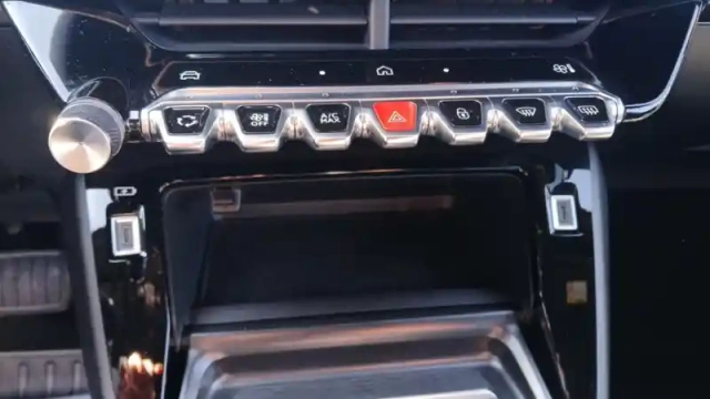 Peugeot 2008 puretech 130 s&amp;s eat8 — photo 63