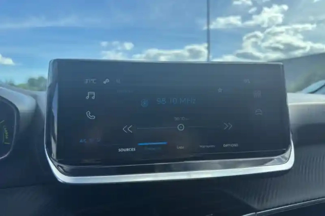 Peugeot 208 hybrid 110 ch e-dcs6 — photo 8