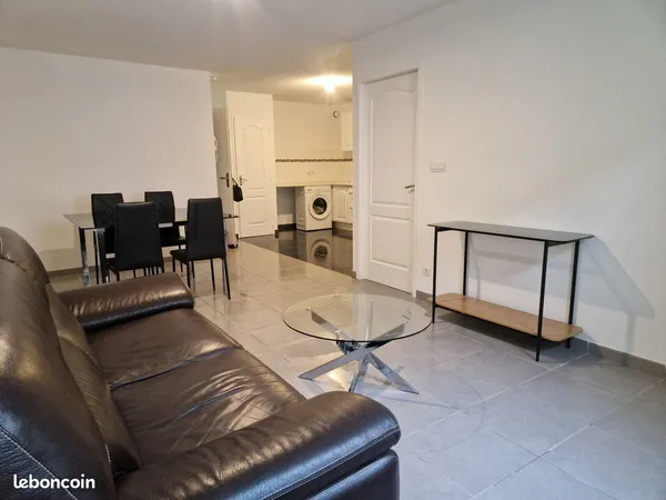 Appartement meublé à Bessan centre
