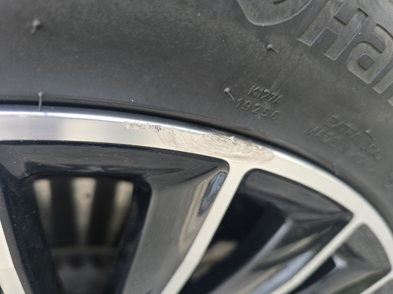 Mercedes GLC Coupe 300 e Hybrid EQ 9G-Tronic 4Matic — photo 32