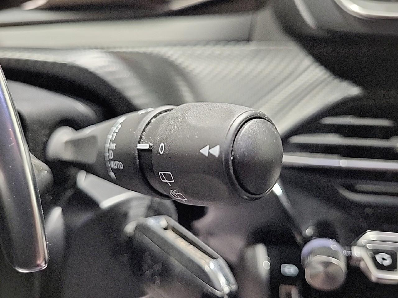 Peugeot 2008 puretech 130 s&s eat8 allure — photo 21