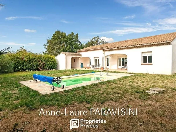 Villasavary Propriété de près de 4 ha : maison de plain-pied avec piscine, hangar et bâtiment en pie