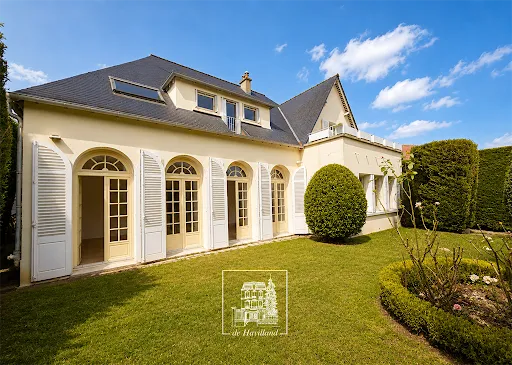 Maison 9 pièces 238 m²