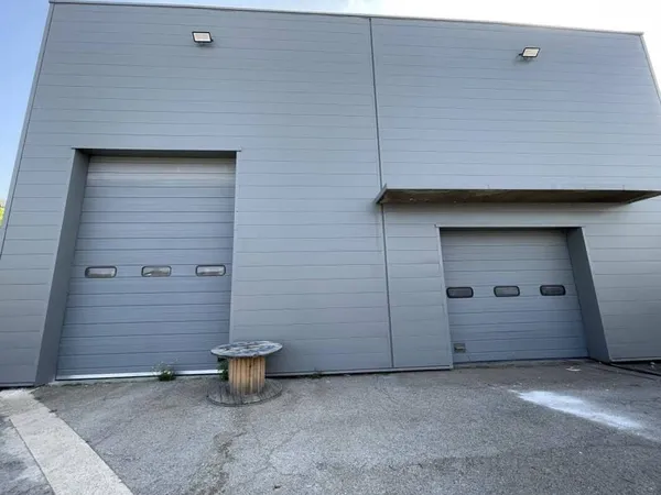 Local d'activité 1115 m²