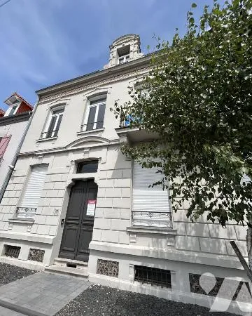 Maison 8 pièces 256 m²