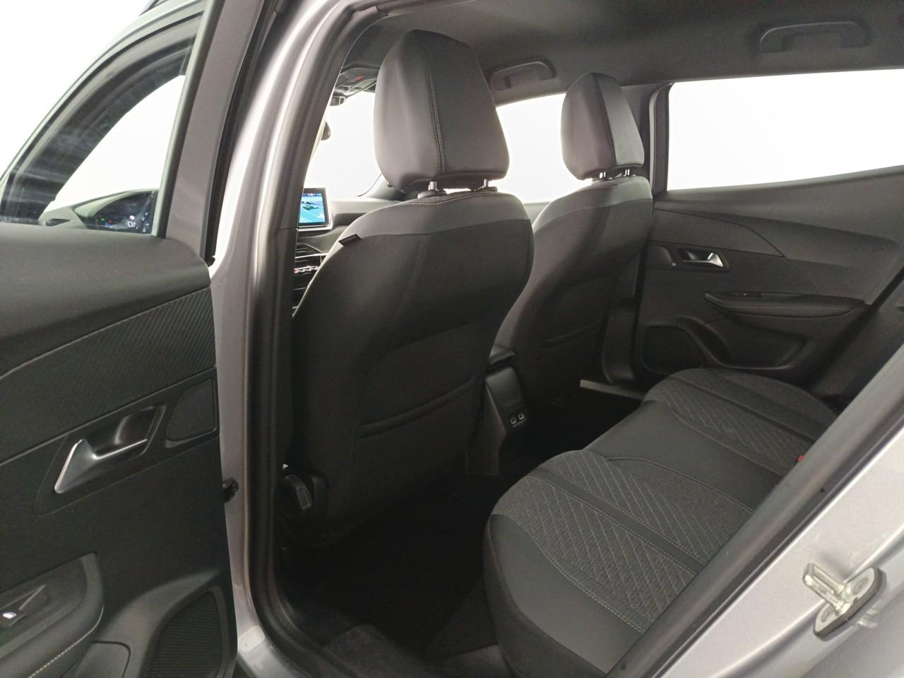 Peugeot 2008 puretech 130 s&s eat8 allure — photo 18