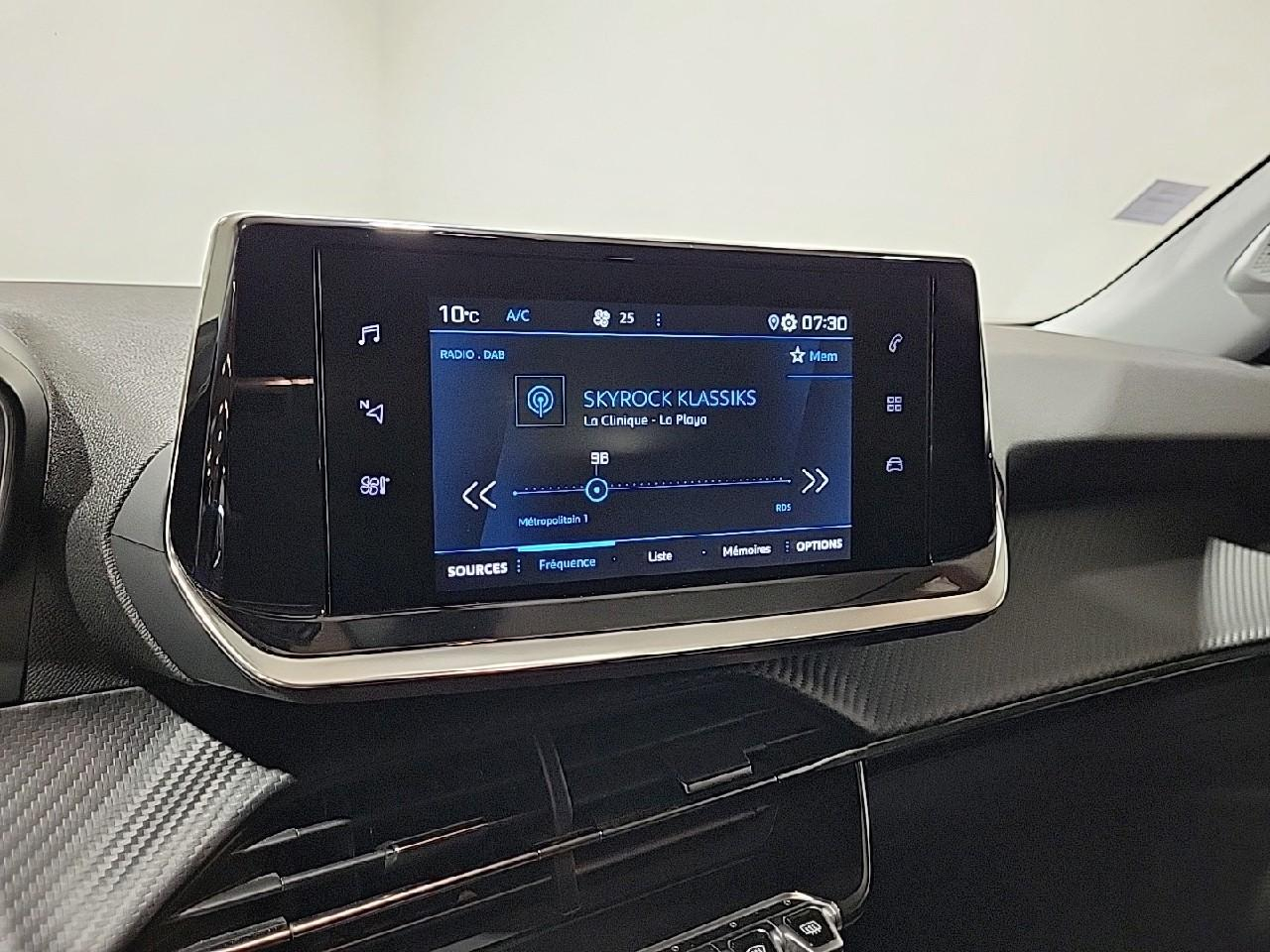 Peugeot 2008 puretech 100 s&s bvm6 style — photo 11