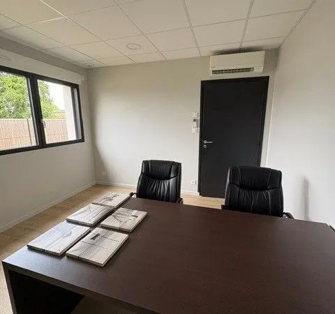 A LOUER 2 bureaux sur Lanvallay
