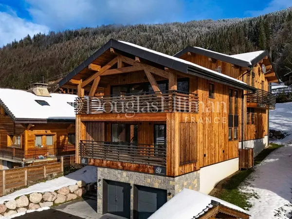 MONTRIOND - chalet récemment achevé