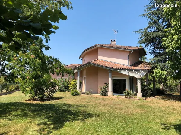 Maison T5 de 220 m² avec bureau et annexes