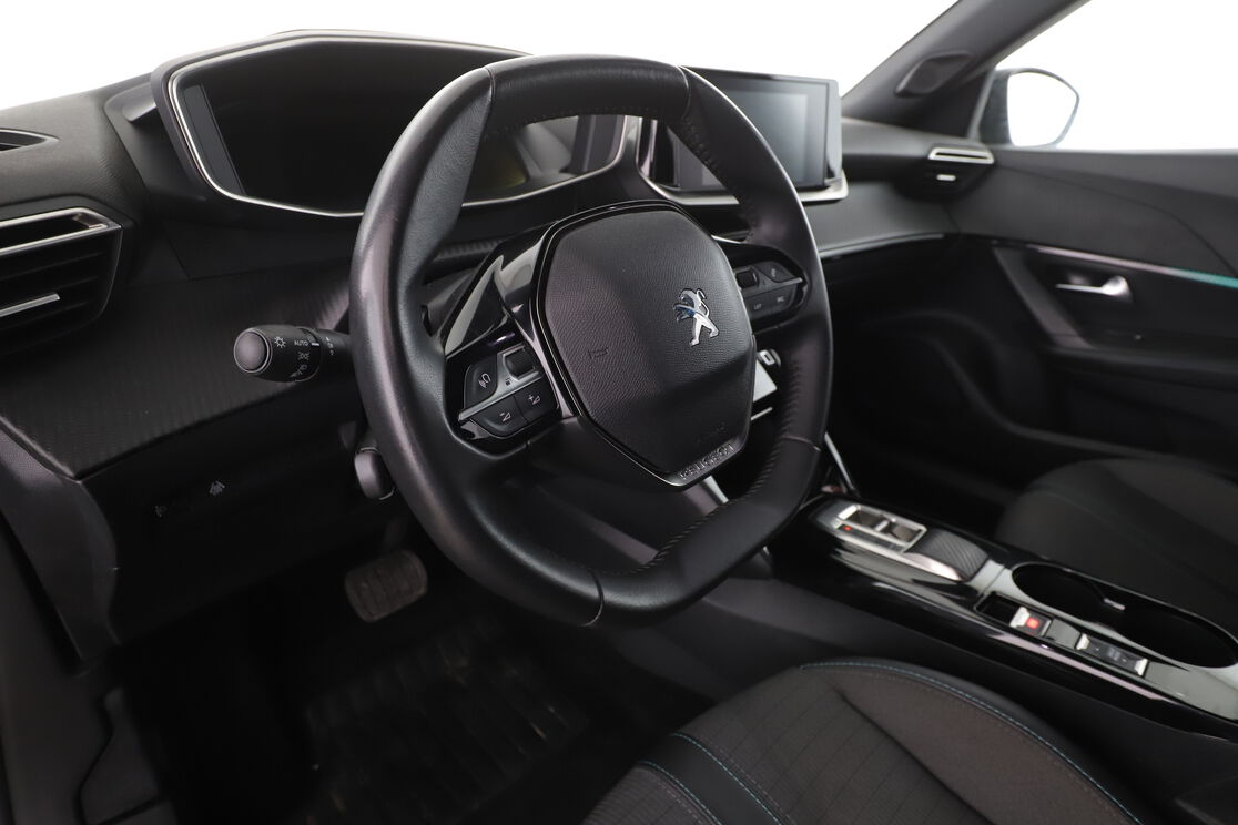 Peugeot 2008 1.5 Blue-HDi Allure Pack EAT8 — photo 10