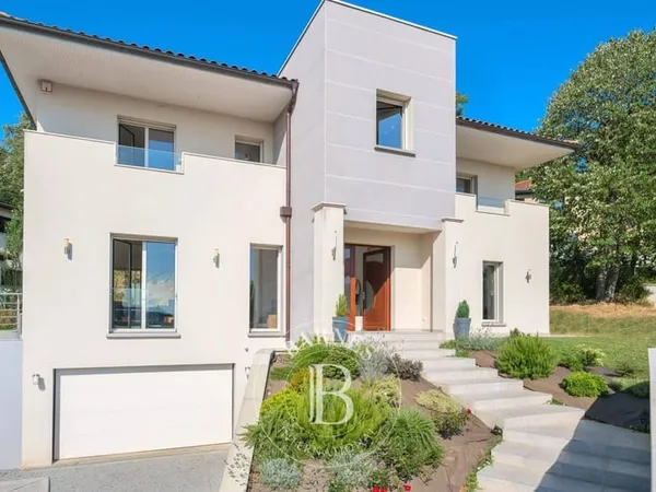 Maison 6 pièces 202 m²