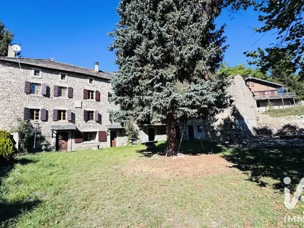Maison 6 pièces 402 m²