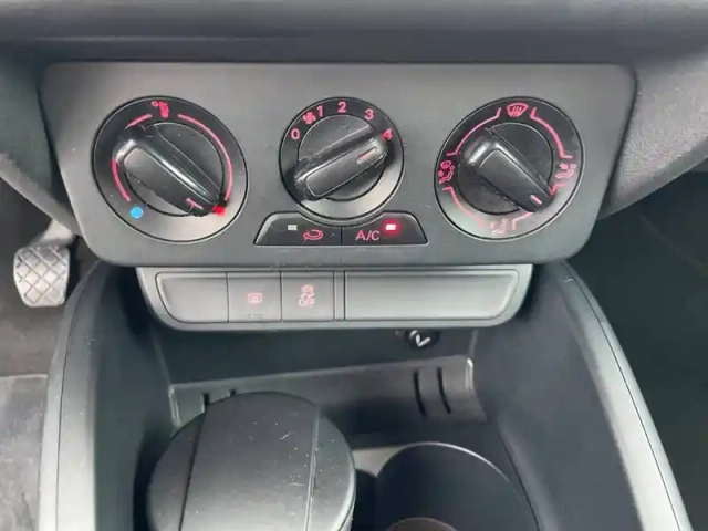 Audi A1 1.0 tfsi ultra 82 — photo 22