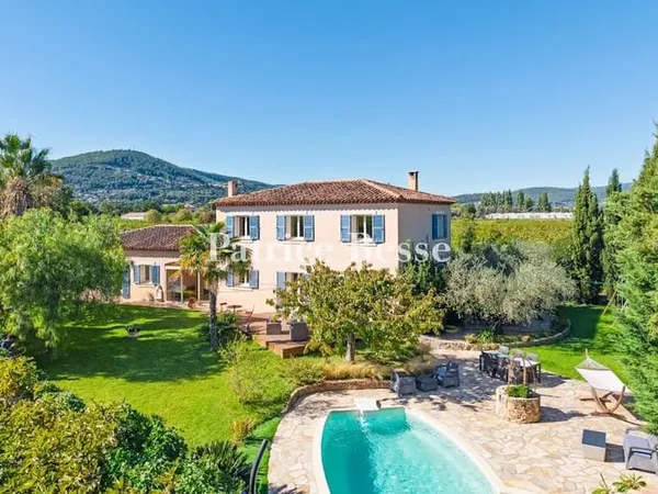 Maison 8 pièces 460 m²