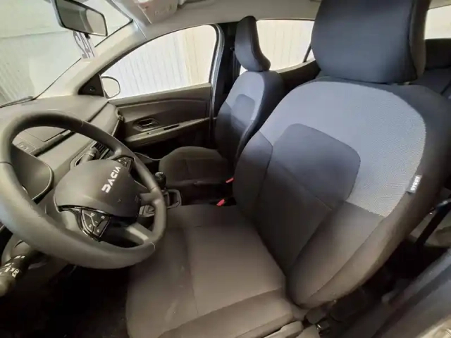 Dacia Sandero sce 65 — photo 18