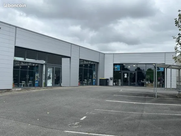 Local commercial 400 m²