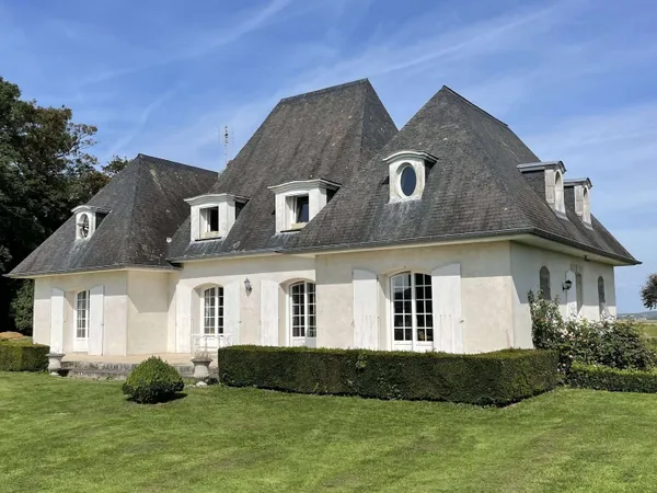 Propriété 12 pièces 248 m²