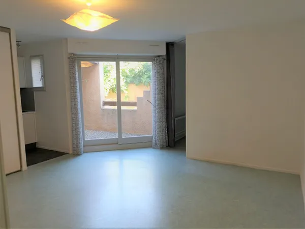 APPARTEMENT TYPE 1 BIS LOUE GRANDE COUR PARKING TOULOUSE RANGUEIL