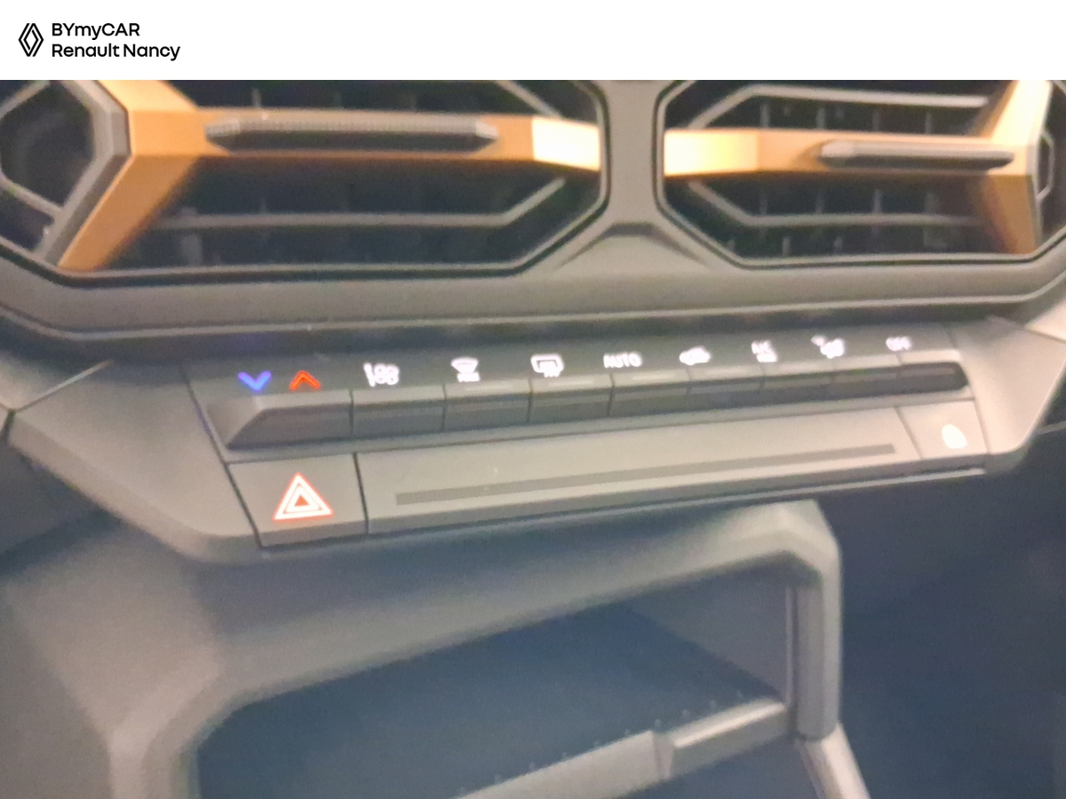 Dacia Duster Hybrid 155 — photo 21