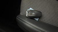 Peugeot 3008 1.2 PureTech 130ch S&S Allure Pack EAT8 — photo 16