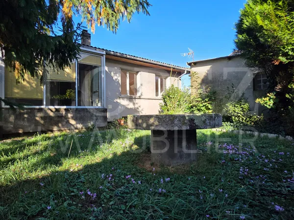 Maison individuelle avec jardin et atelier