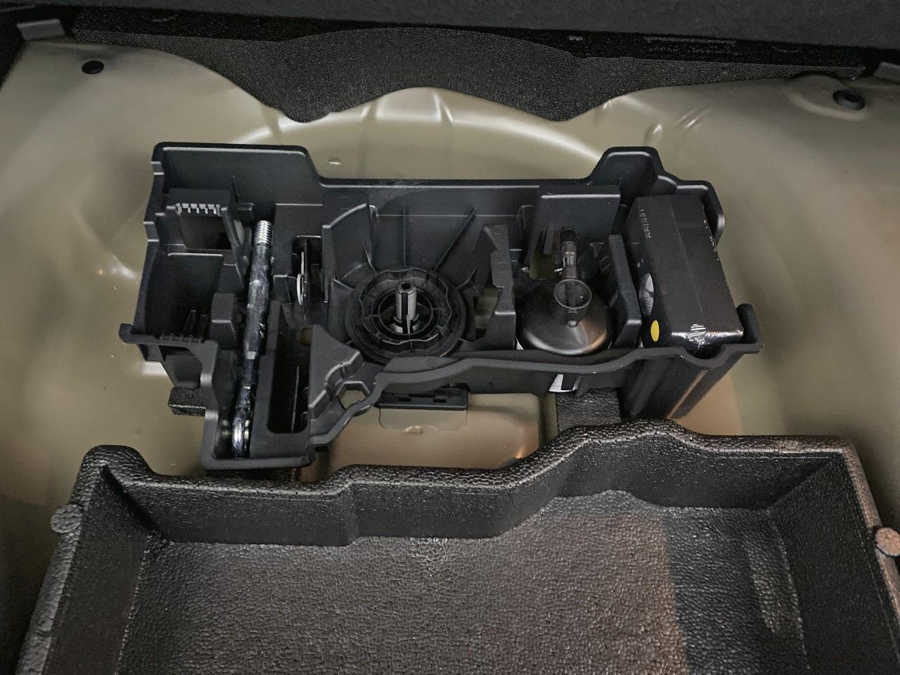Peugeot 2008 hybrid 145 ch e-dcs6 allure — photo 16