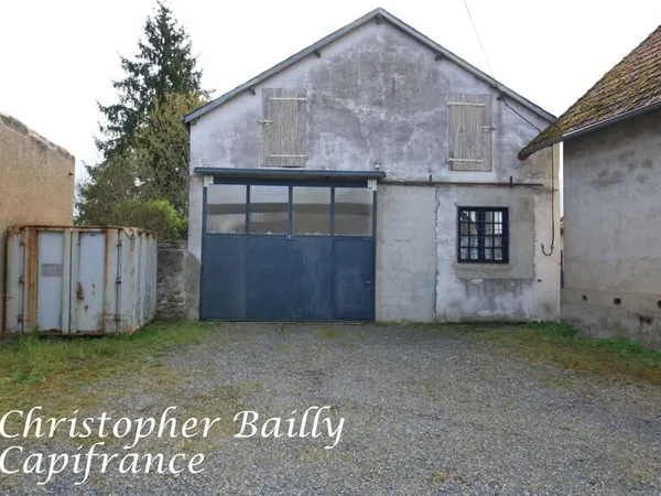 Entrepôt de 260 m² sur un terrain à bâtir de 1000 m²