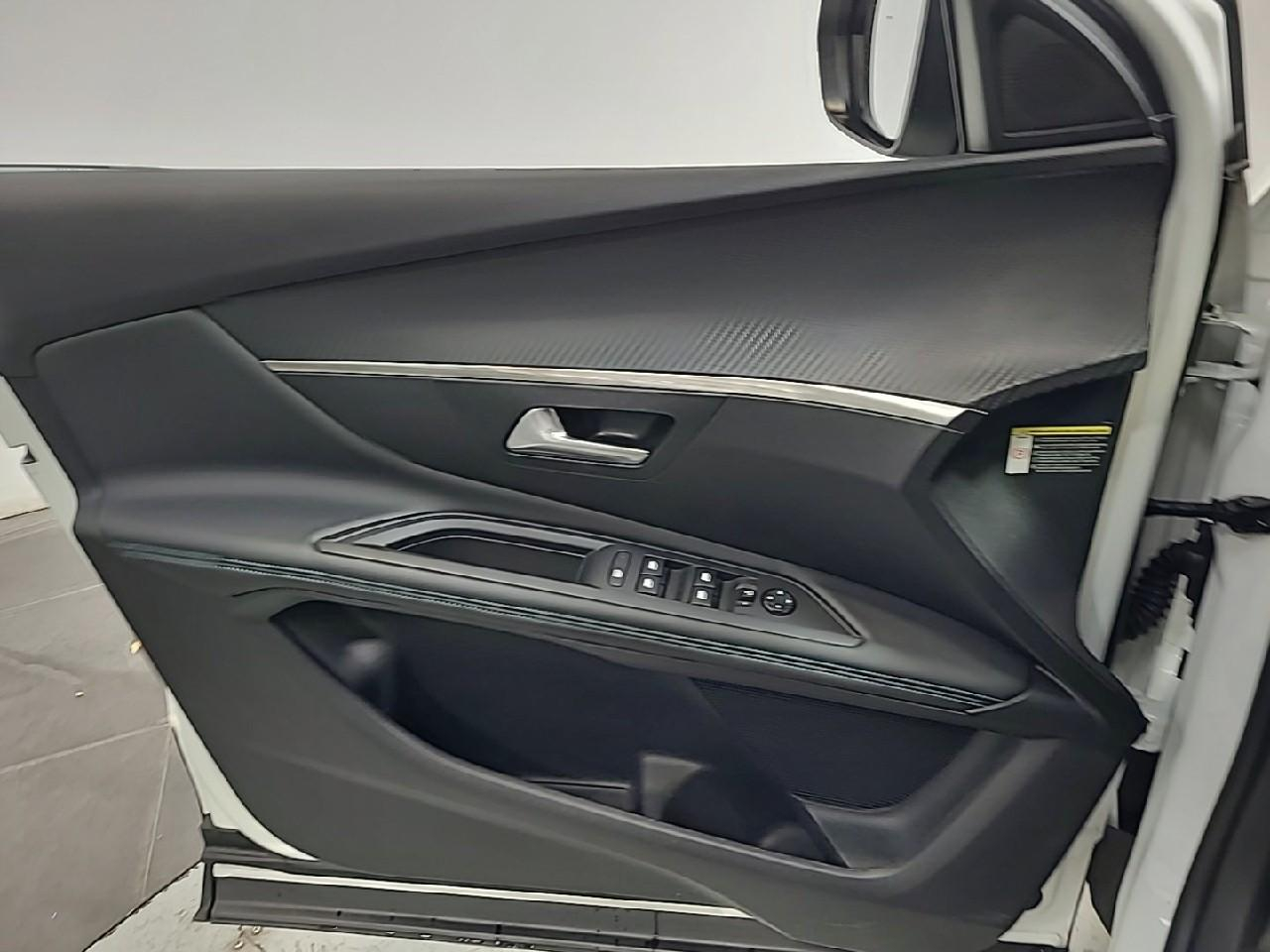 Peugeot 3008 hybrid 225 e-eat8 allure — photo 30