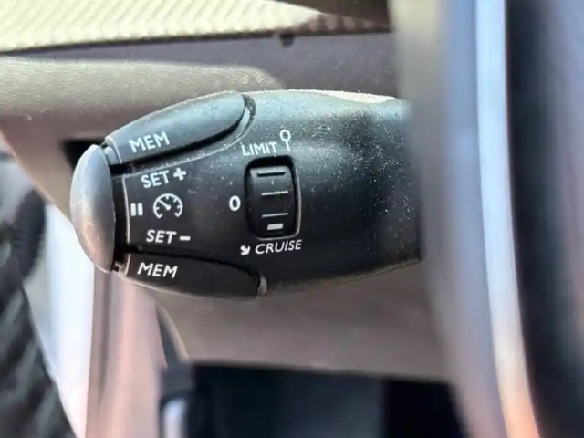 Peugeot 208 electrique 51 kwh 156ch — photo 19