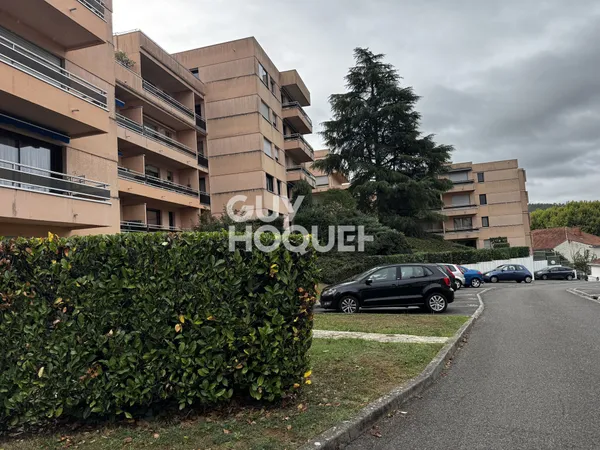STUDIO AVEC TERRASSE, PROCHE GARE