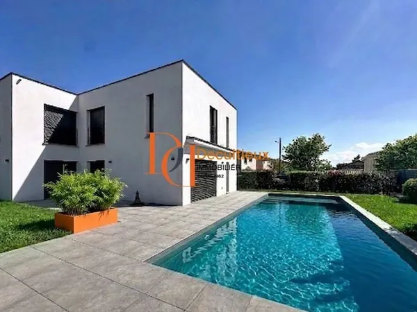 Villa 8 pièces 246 m²